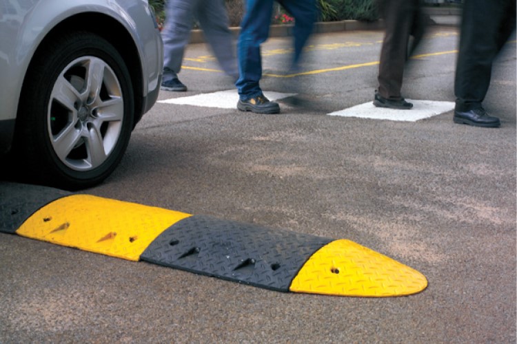 speed ramp / speed humps